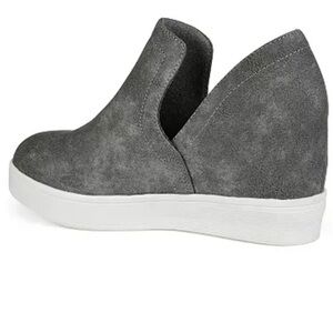 Journee Collection Cardi Wedge Sneaker in Gray Size 10